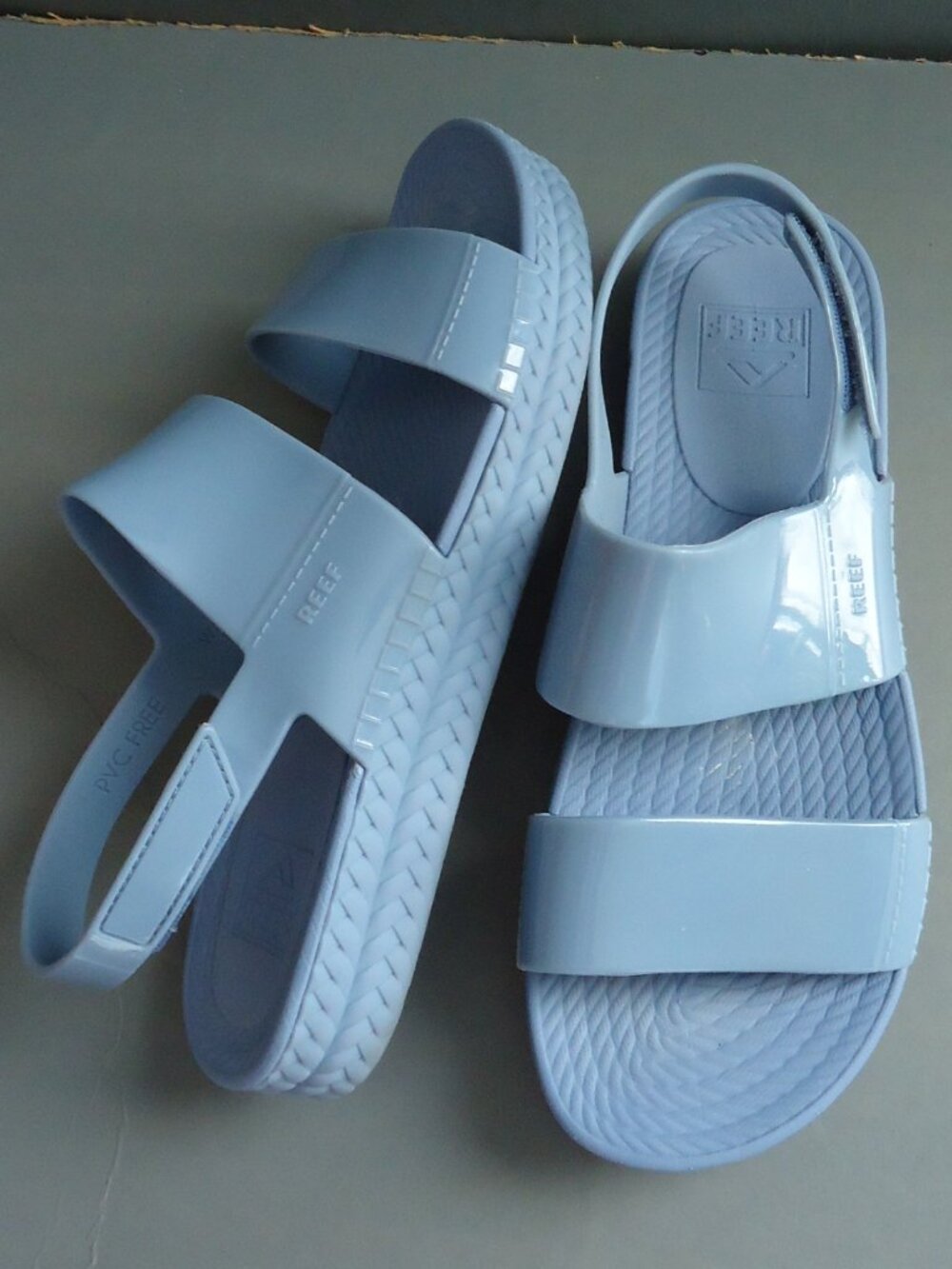 SIZE 10. Reef women’s sling back sandals.